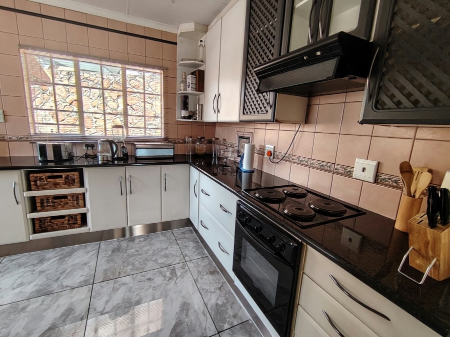 3 Bedroom Property for Sale in Safari Gardens North West